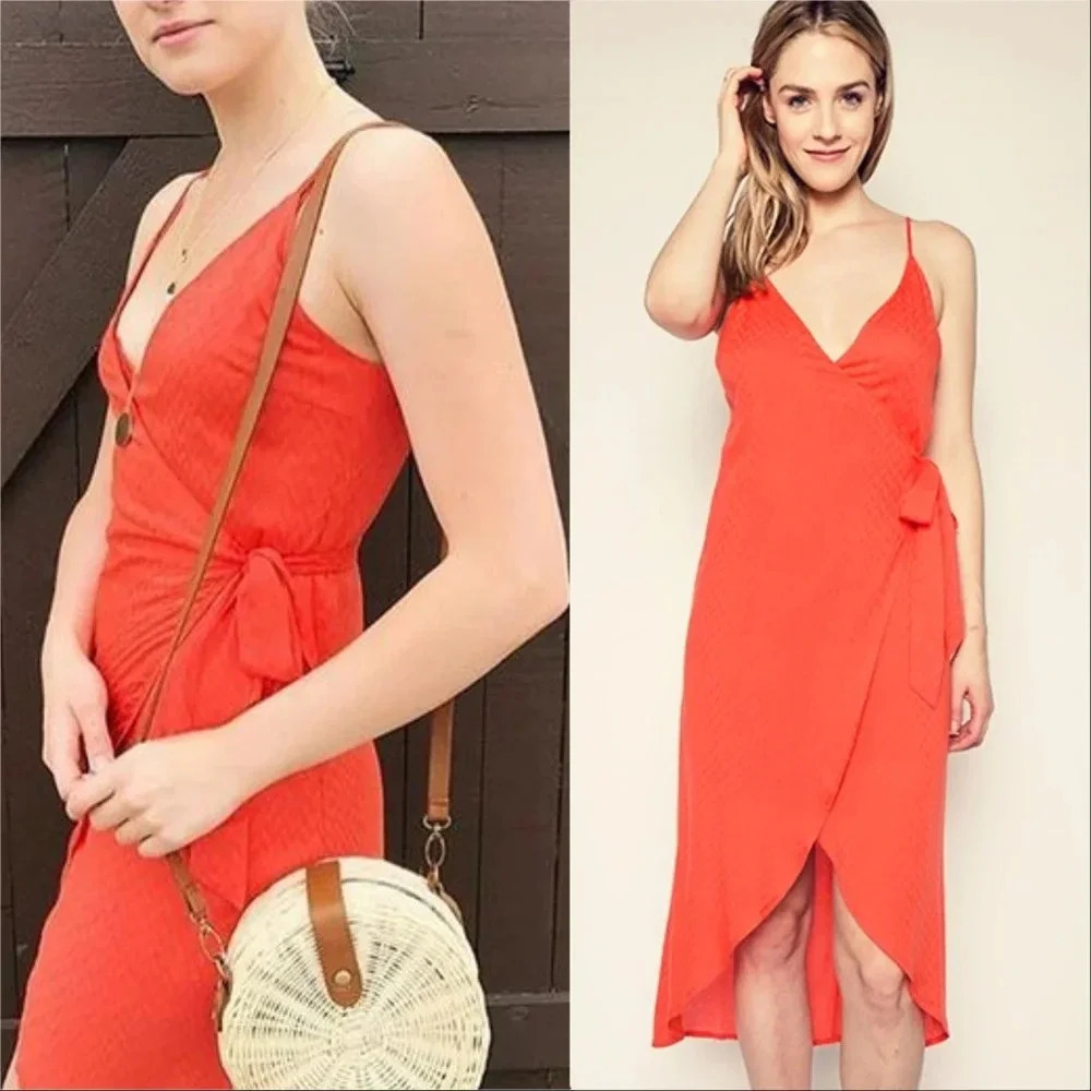 LOVELY WRAP DRESS - Picture 1 of 3
